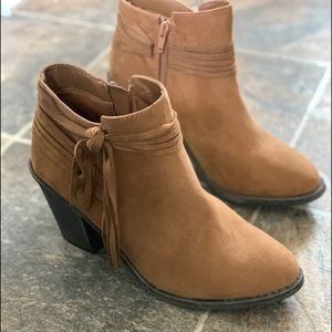 WOMENS size 10 BOOTIES